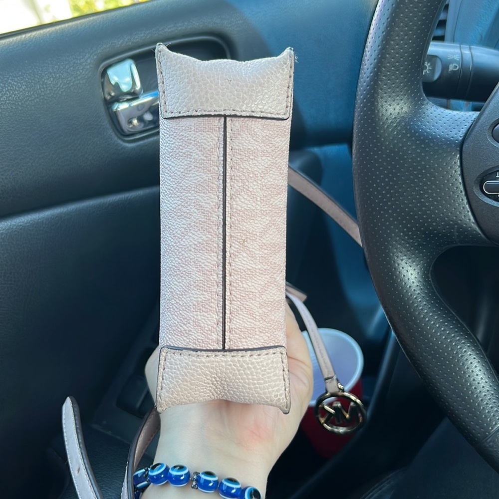 Light pink Mk mini purse - Picture 4 of 7